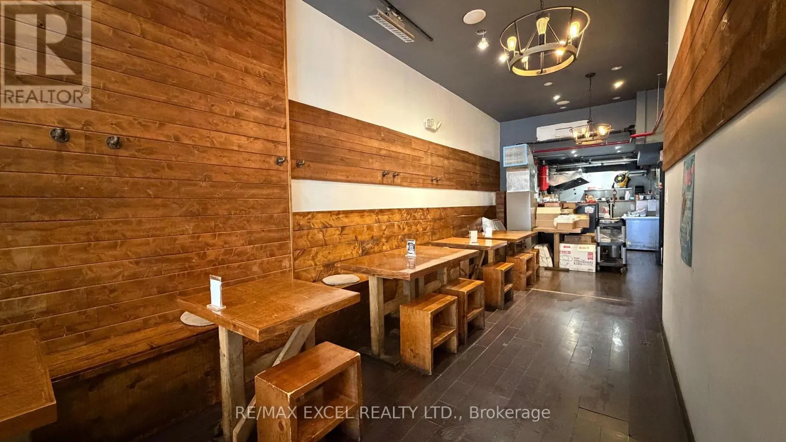 548 YONGE STREET