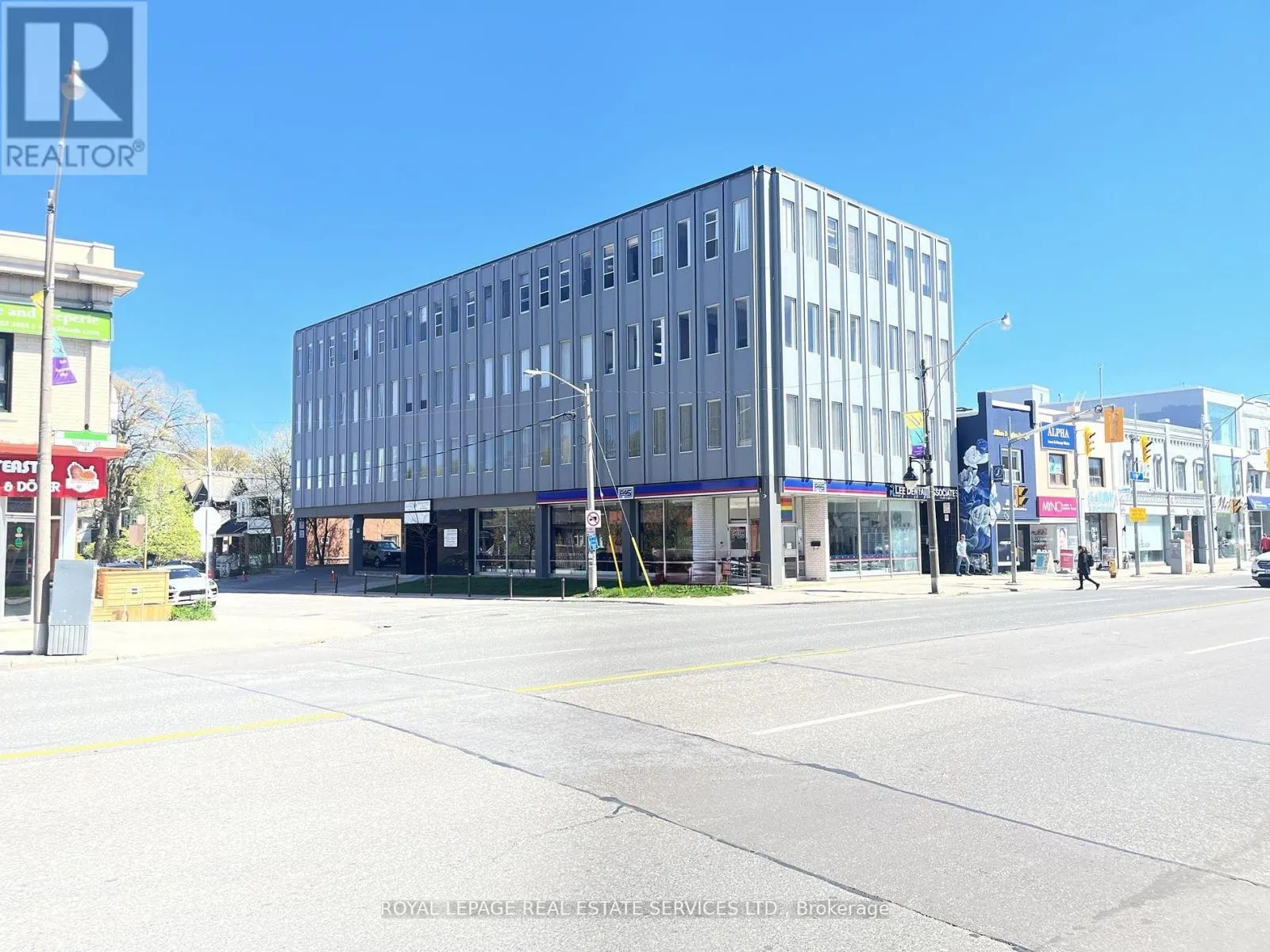 201 - 3335 YONGE STREET