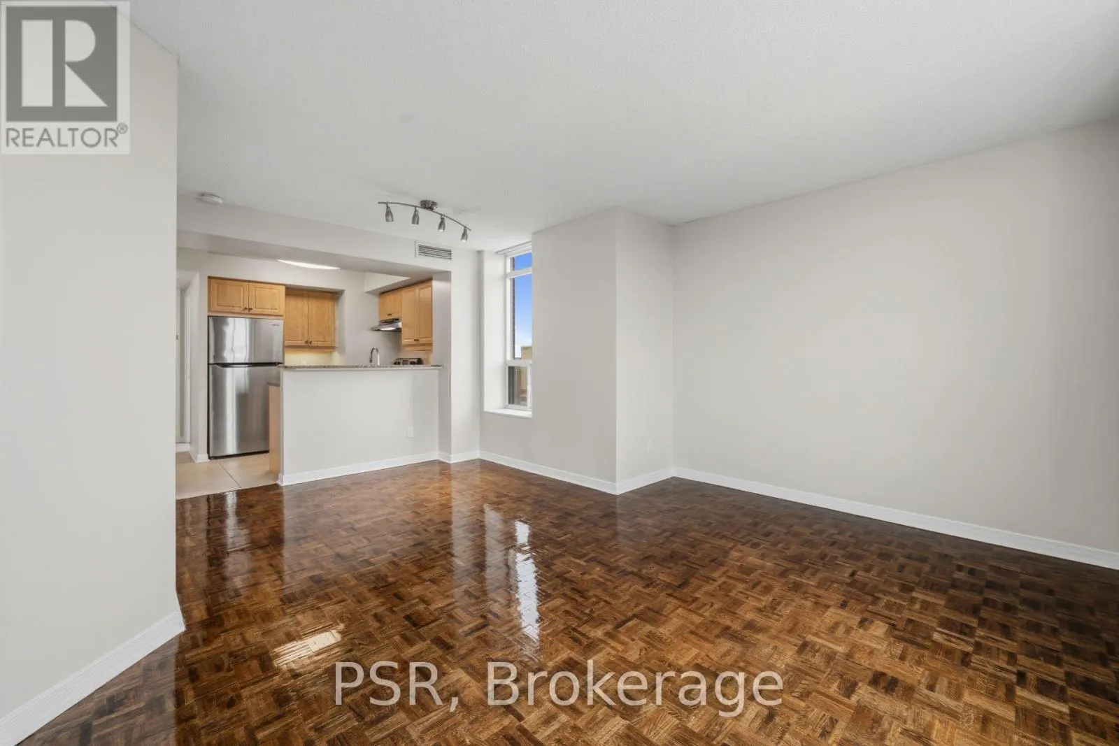 302 - 515 ROSEWELL AVENUE
