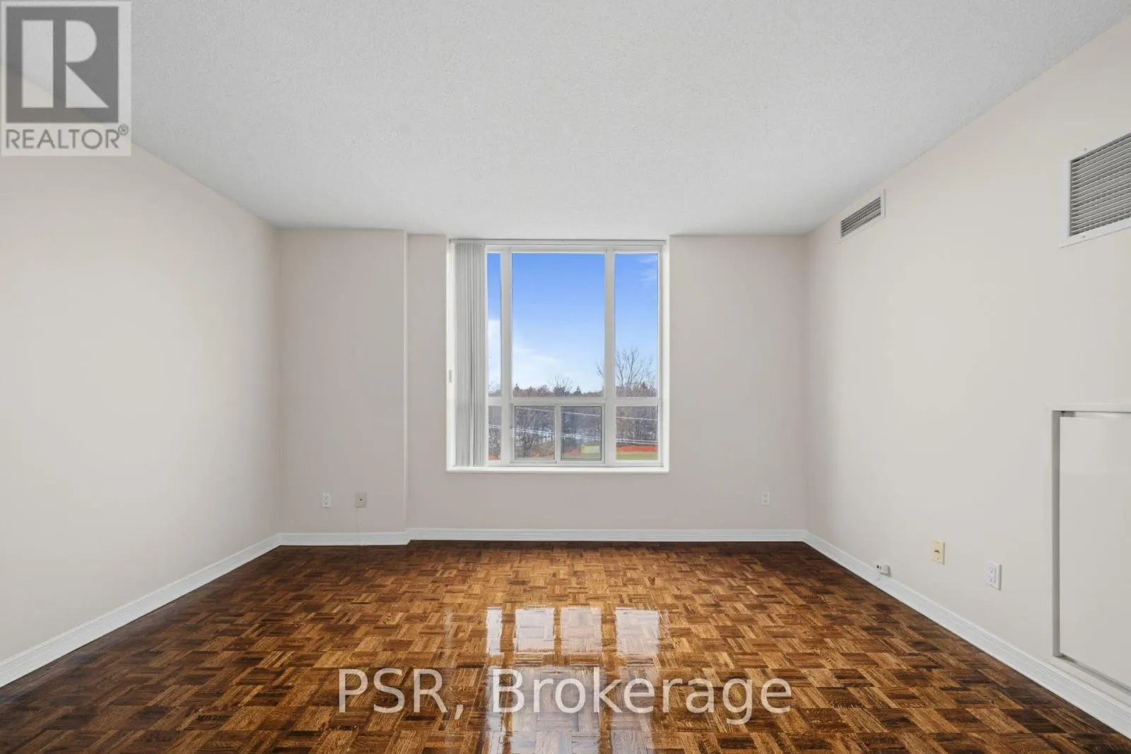 302 - 515 ROSEWELL AVENUE