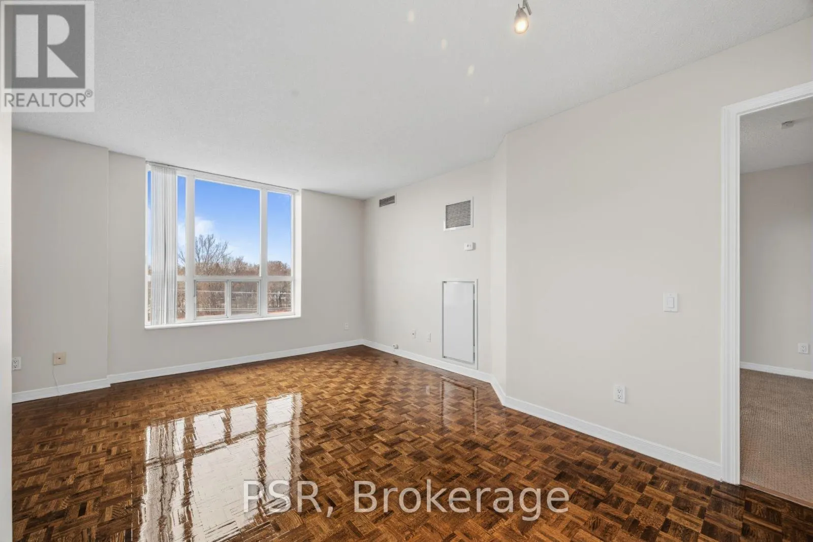 302 - 515 ROSEWELL AVENUE