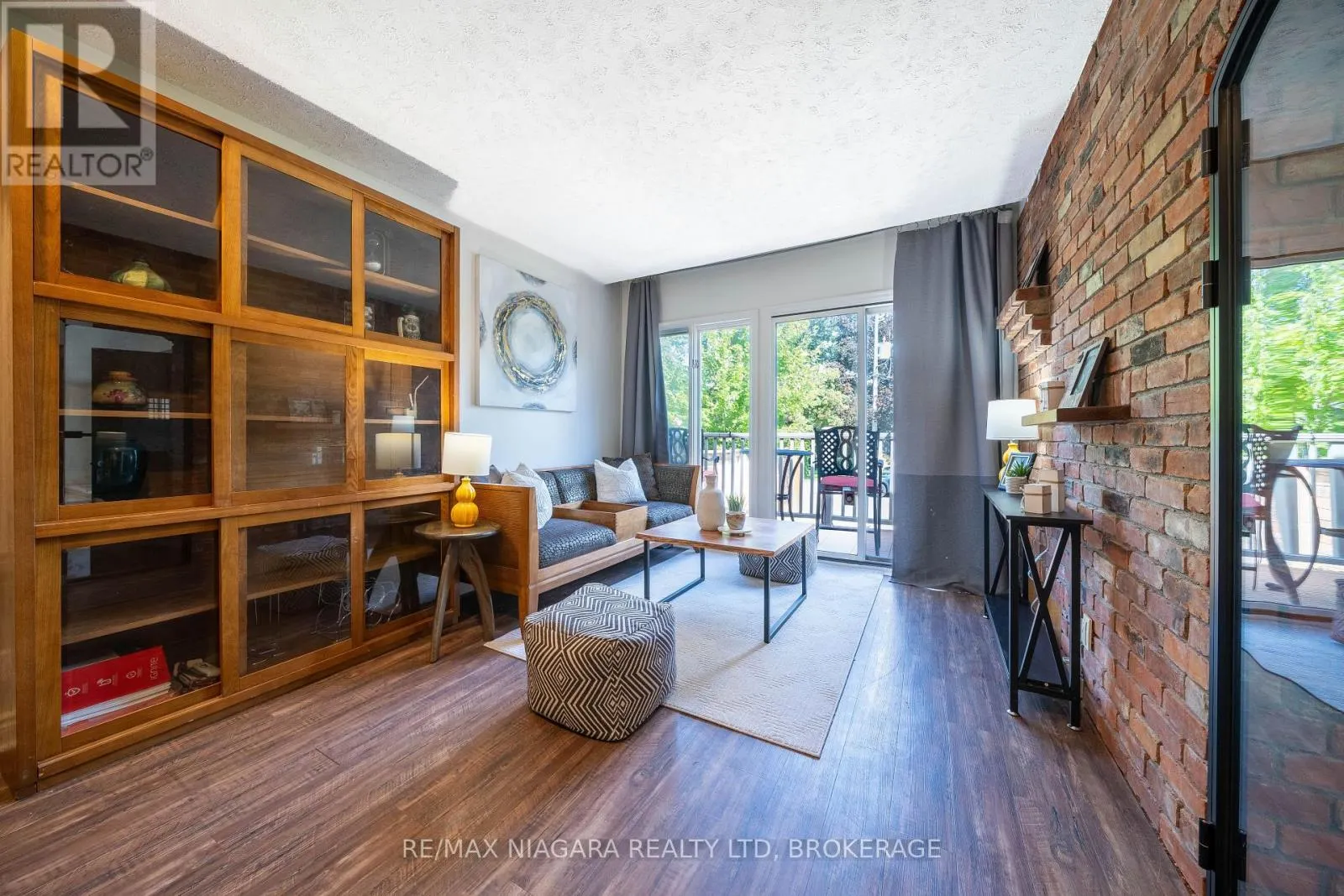 38 YONGE BOULEVARD