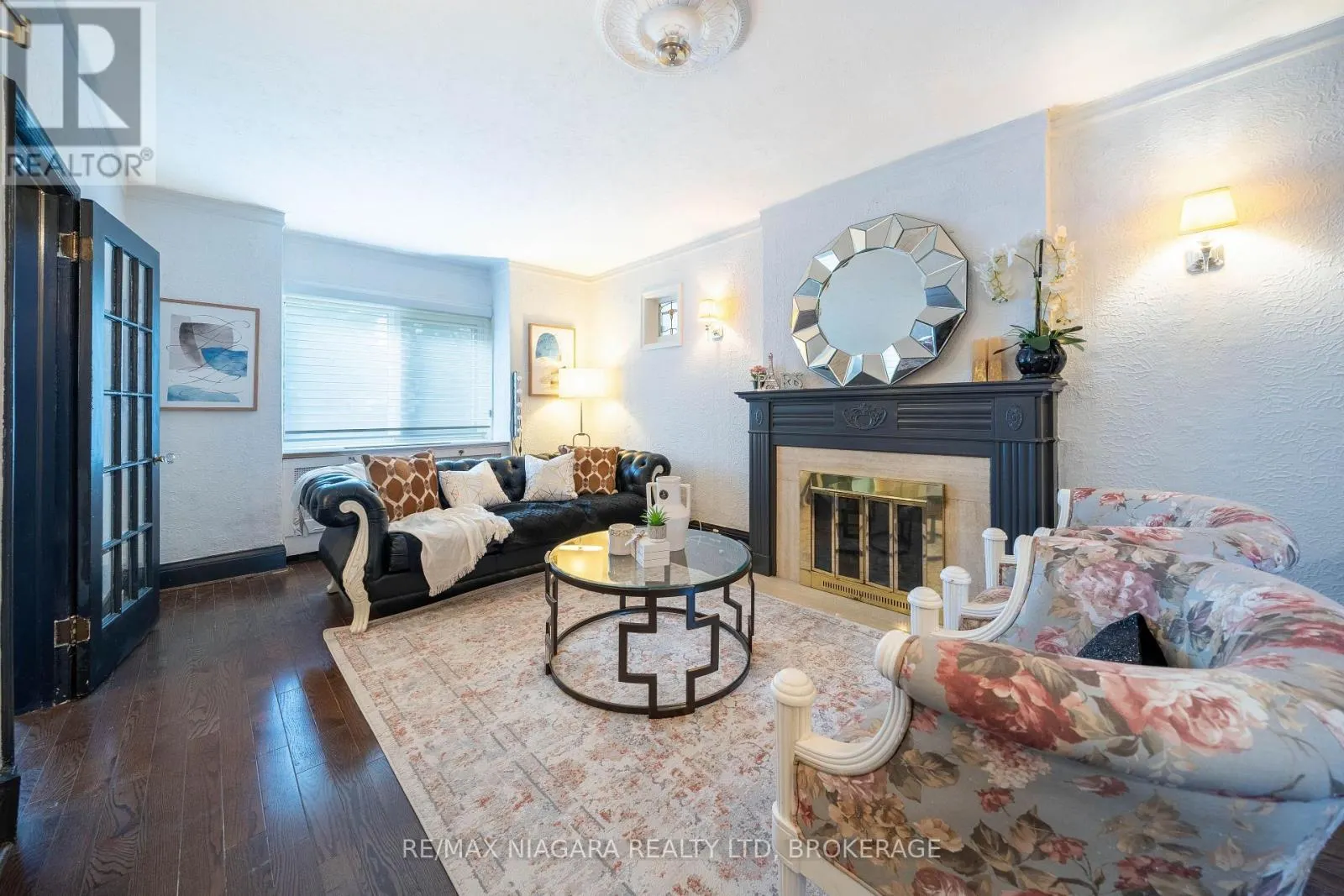 38 YONGE BOULEVARD