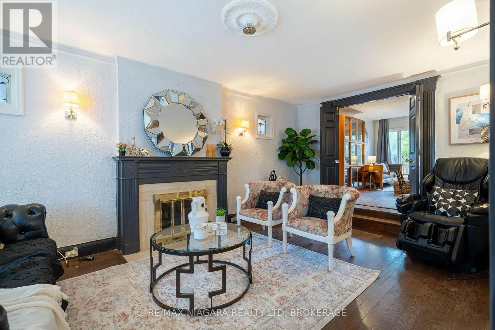 38 YONGE BOULEVARD