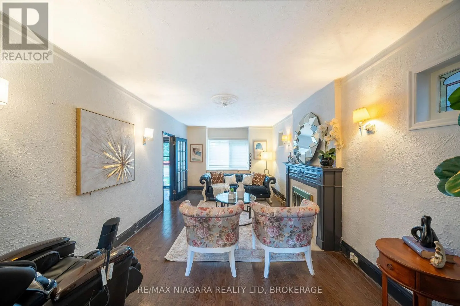 38 YONGE BOULEVARD