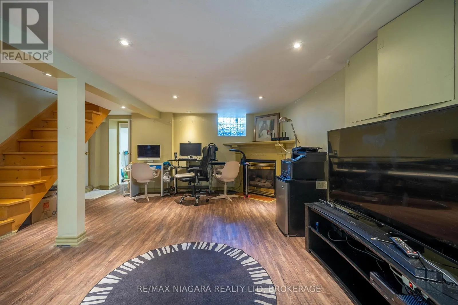38 YONGE BOULEVARD