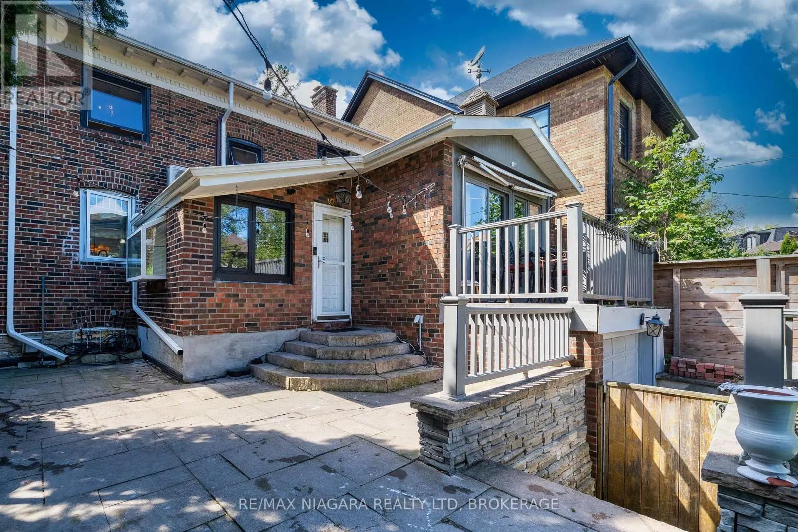 38 YONGE BOULEVARD