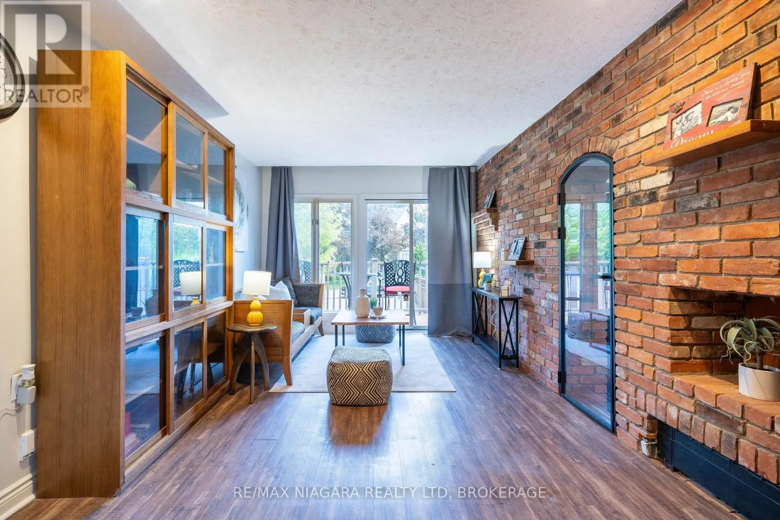 38 YONGE BOULEVARD