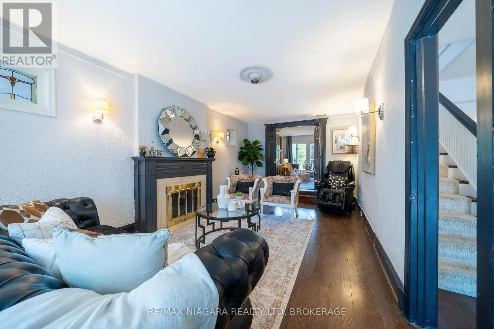 38 YONGE BOULEVARD