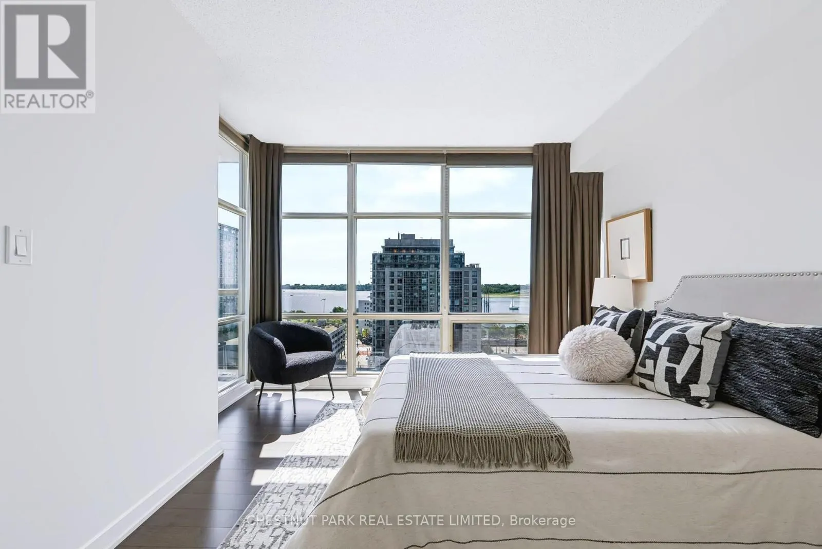 1209 - 35 MARINER TERRACE