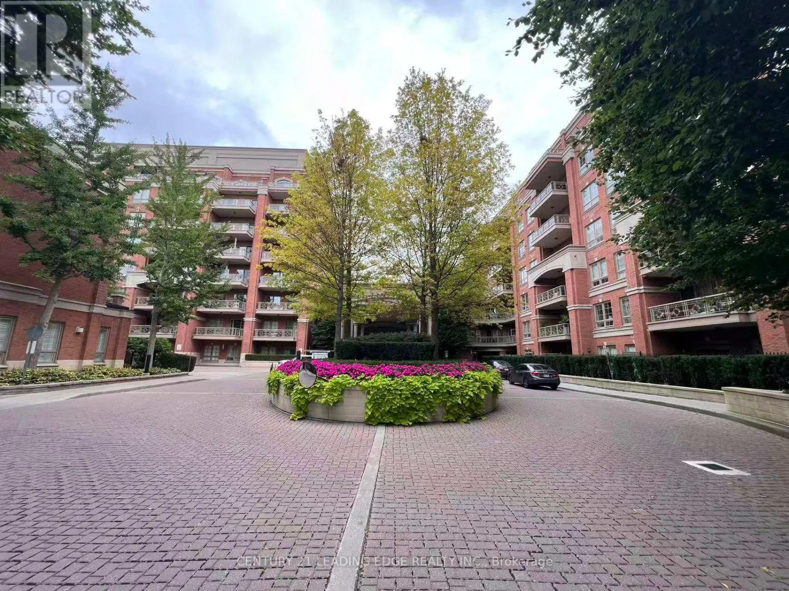 612 - 21 BURKEBROOK PLACE