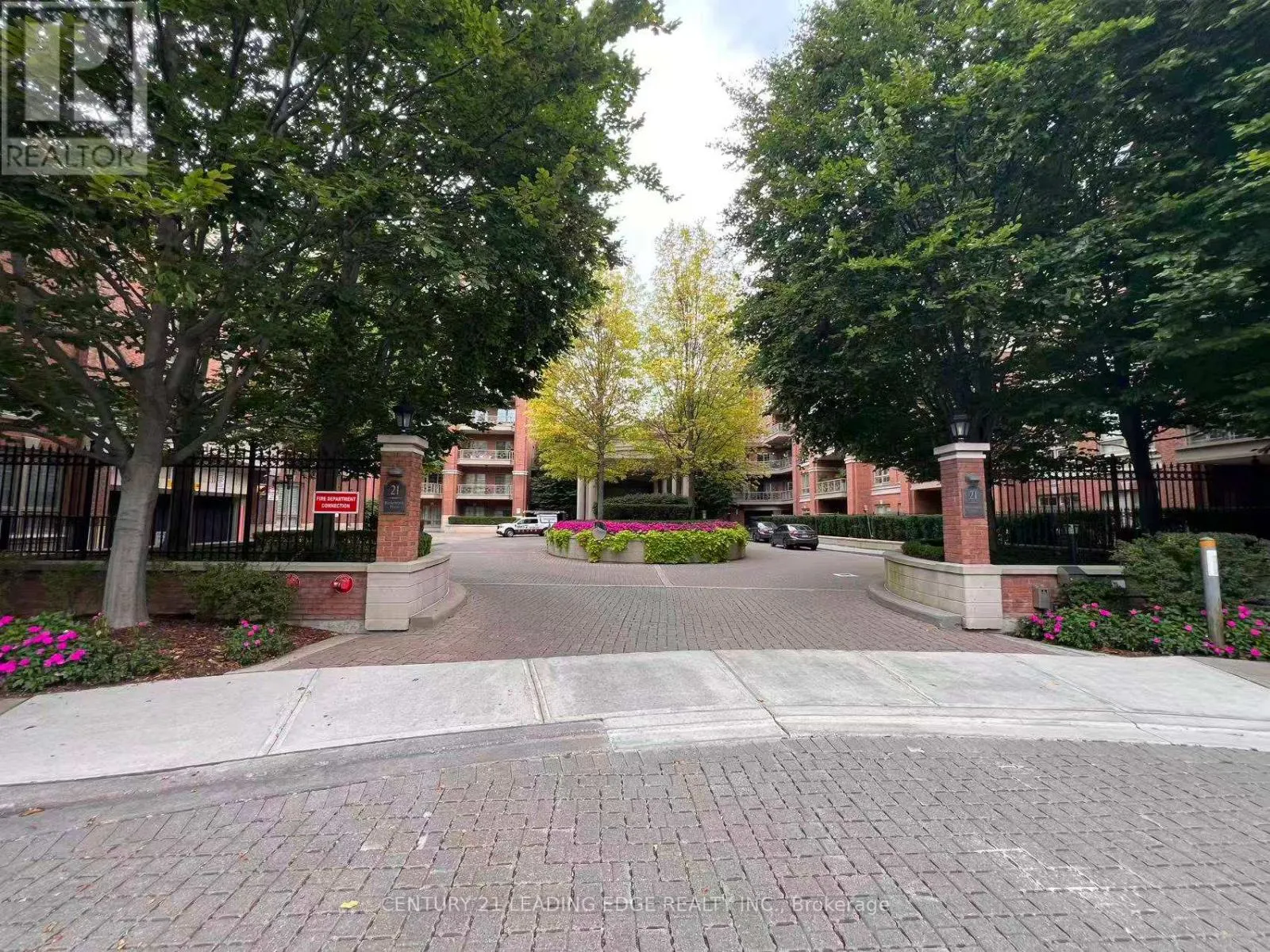 612 - 21 BURKEBROOK PLACE