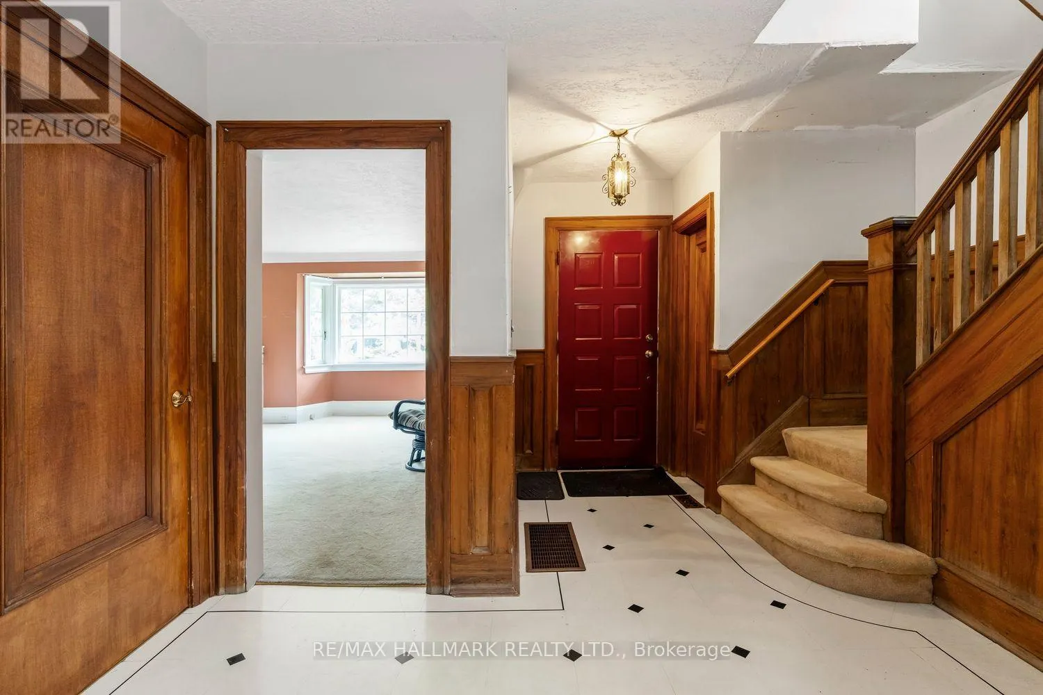 48 CHATSWORTH DRIVE