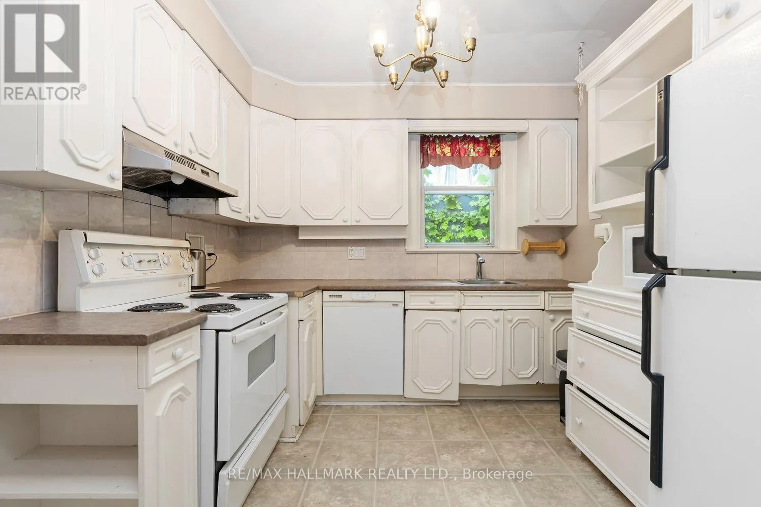 48 CHATSWORTH DRIVE