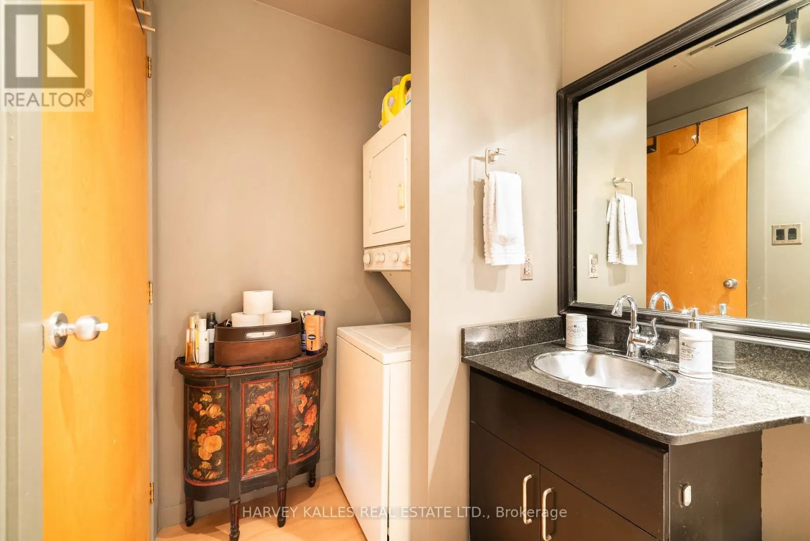 405 - 833 KING STREET W