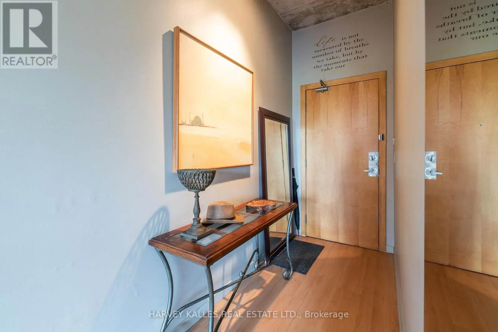 405 - 833 KING STREET W