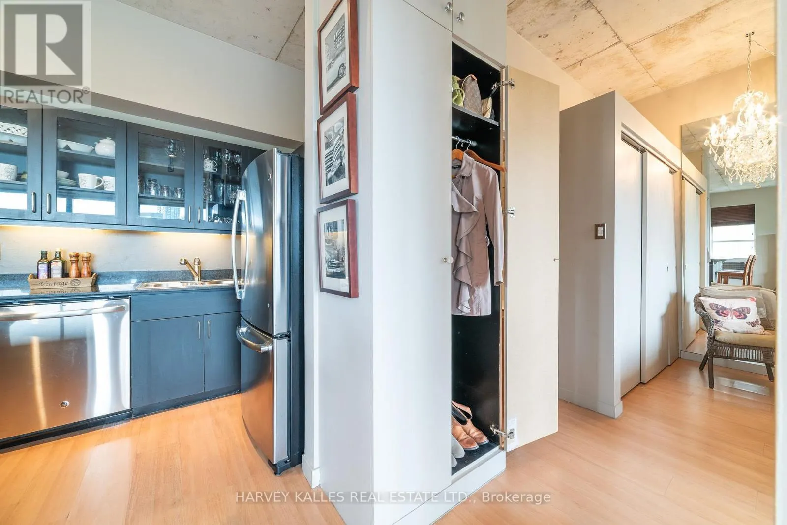 405 - 833 KING STREET W