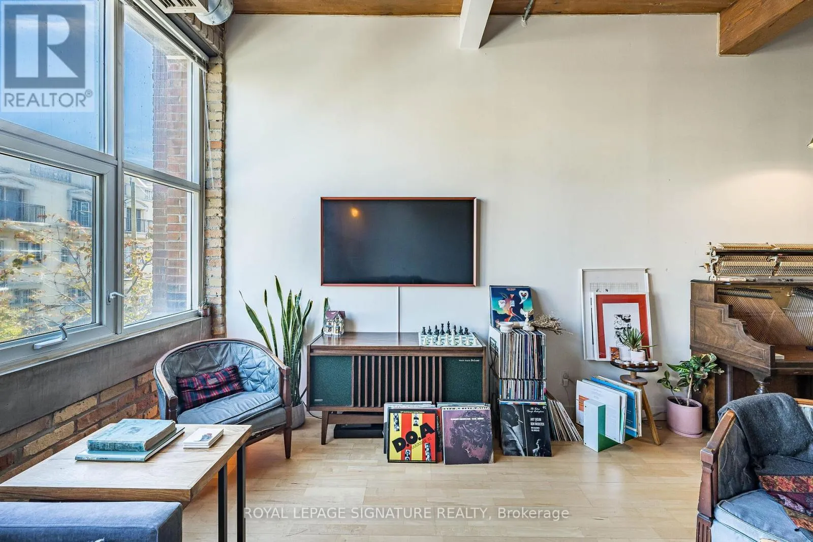 316 - 955 QUEEN STREET W