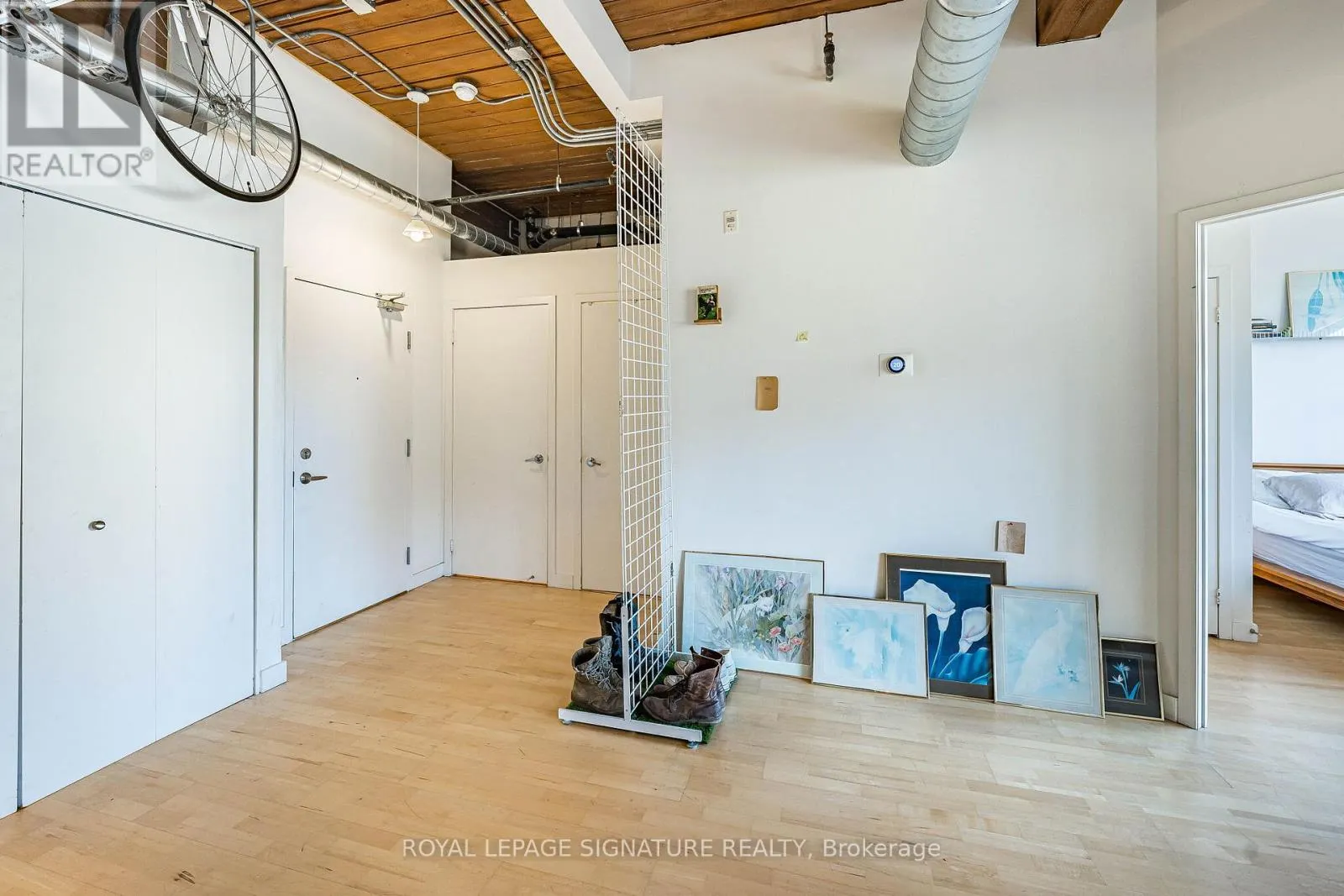316 - 955 QUEEN STREET W