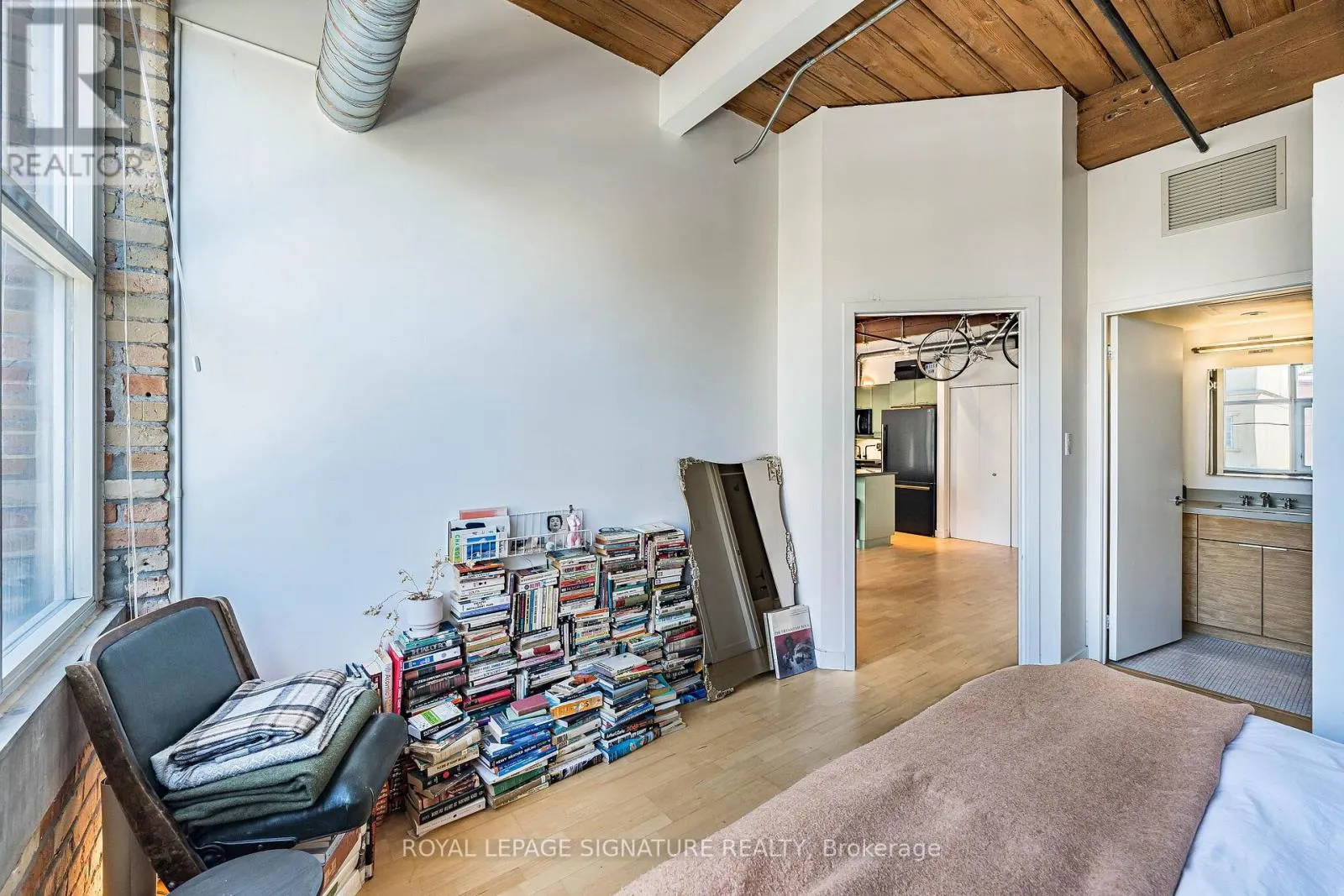 316 - 955 QUEEN STREET W