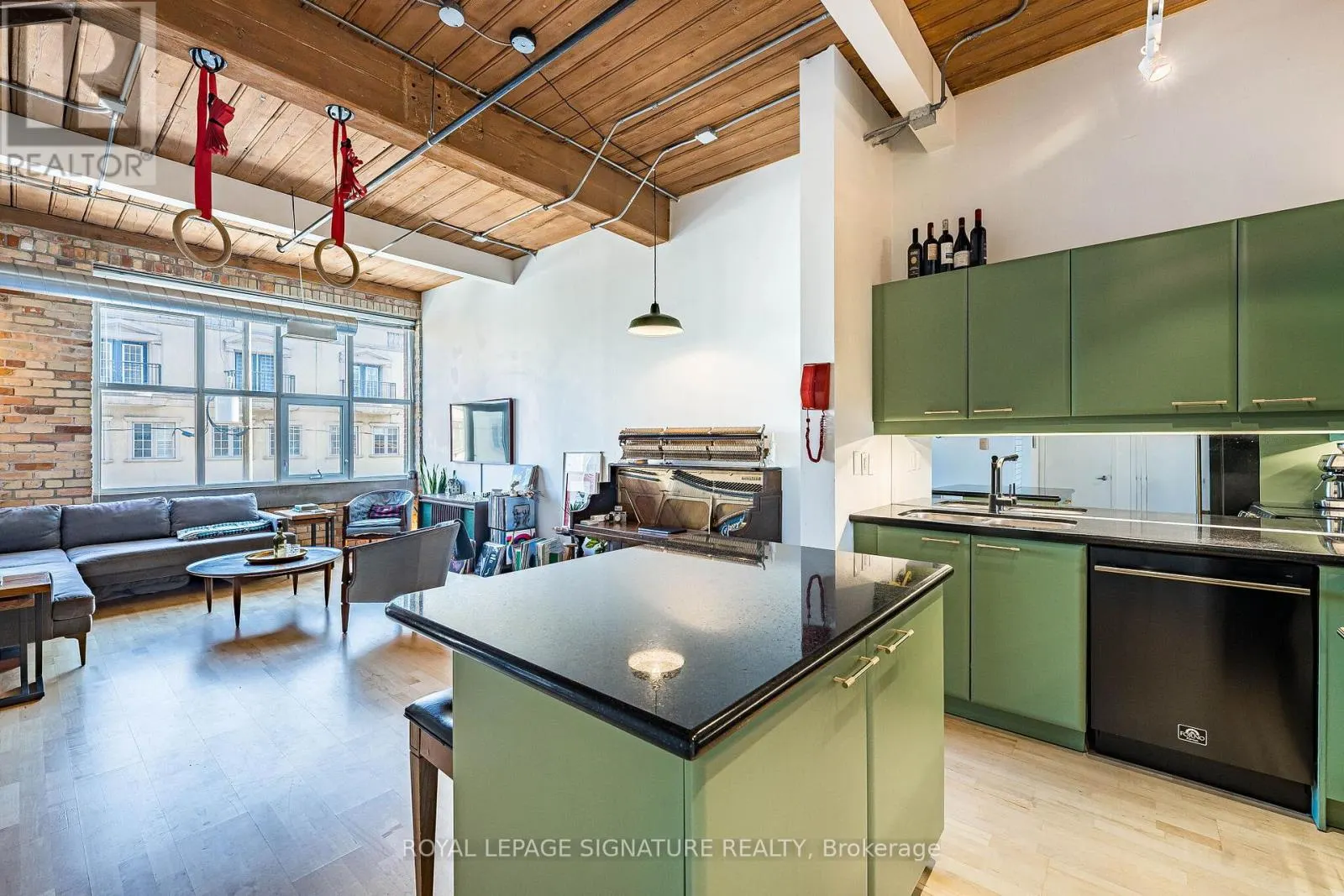 316 - 955 QUEEN STREET W