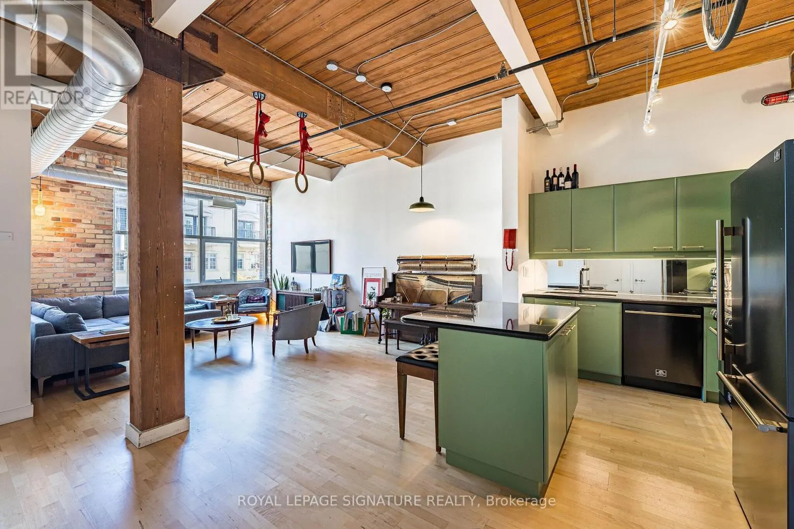 316 - 955 QUEEN STREET W