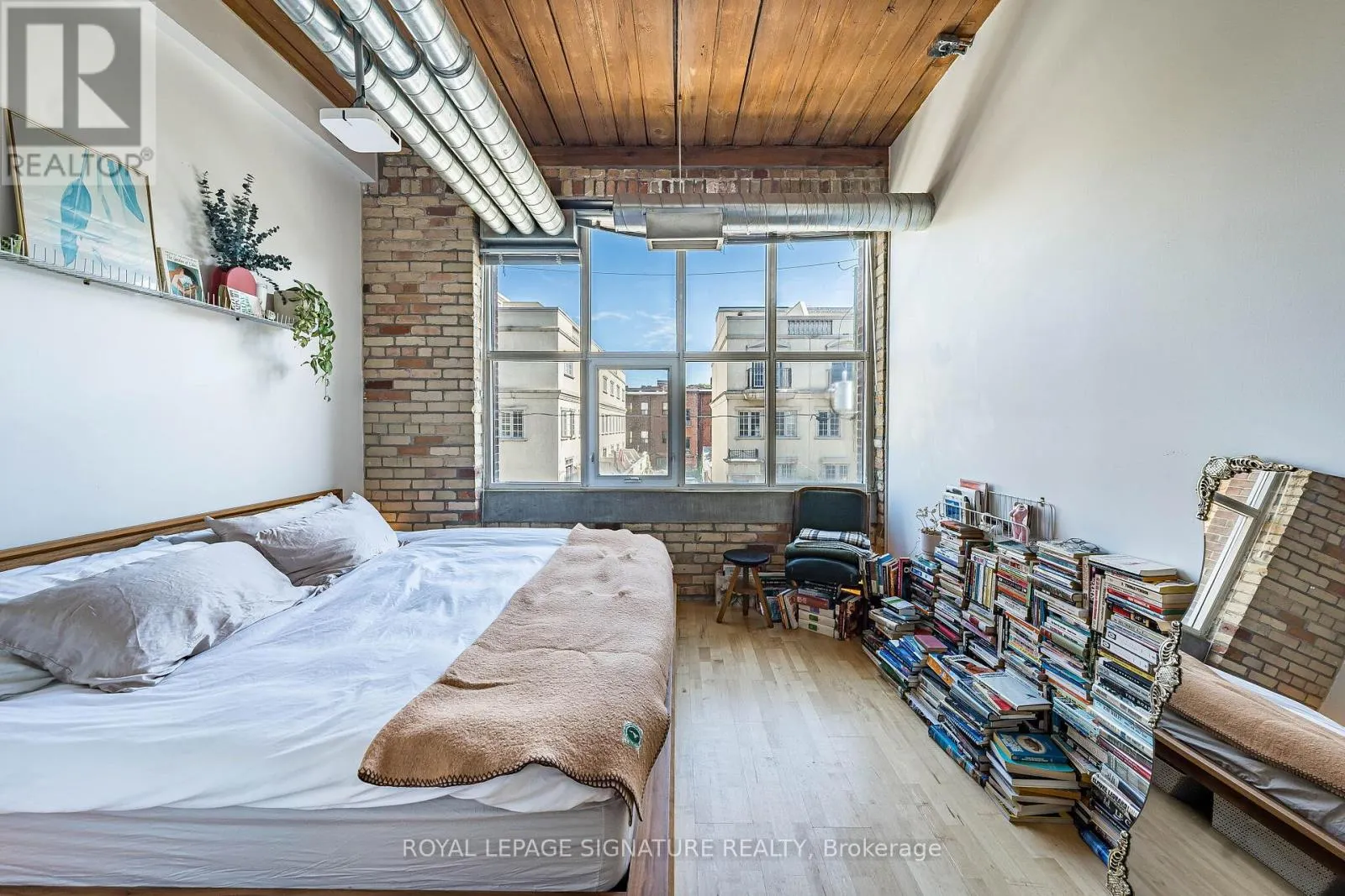 316 - 955 QUEEN STREET W