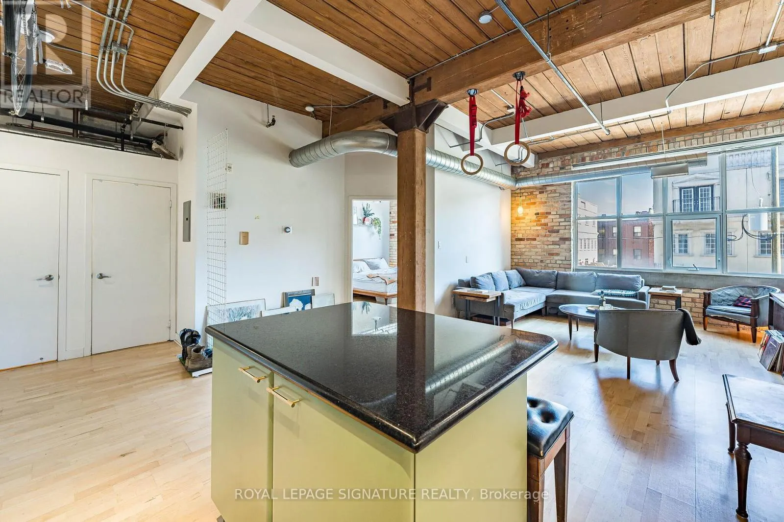 316 - 955 QUEEN STREET W
