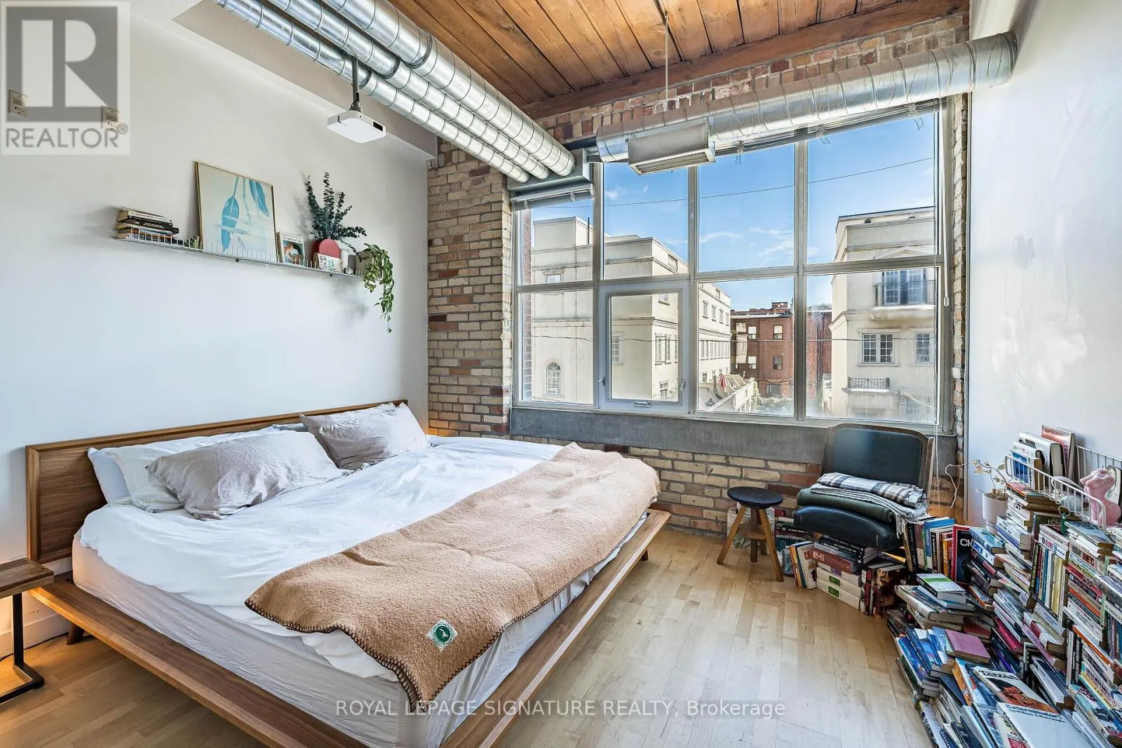 316 - 955 QUEEN STREET W