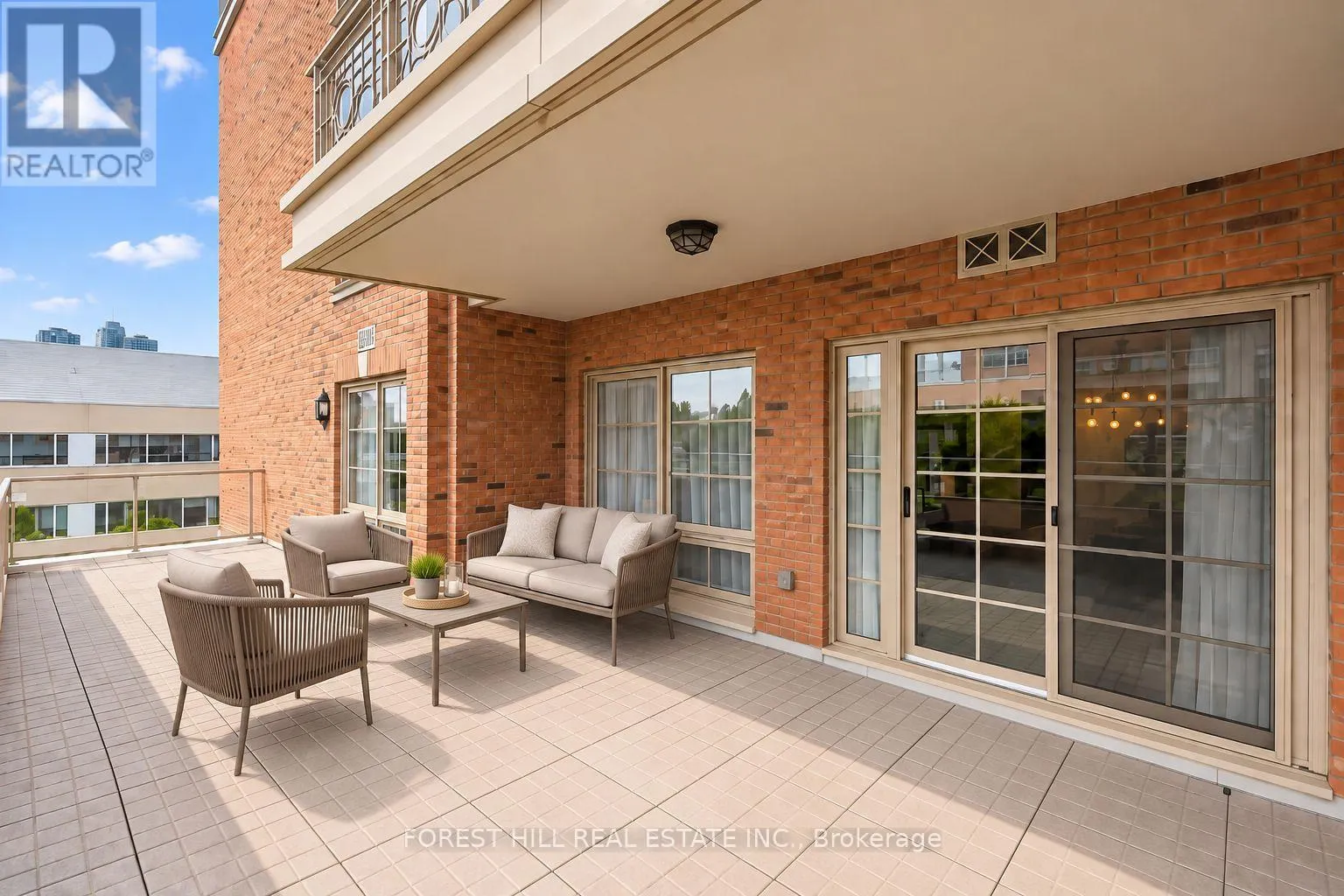 502 - 20 BURKEBROOK PLACE
