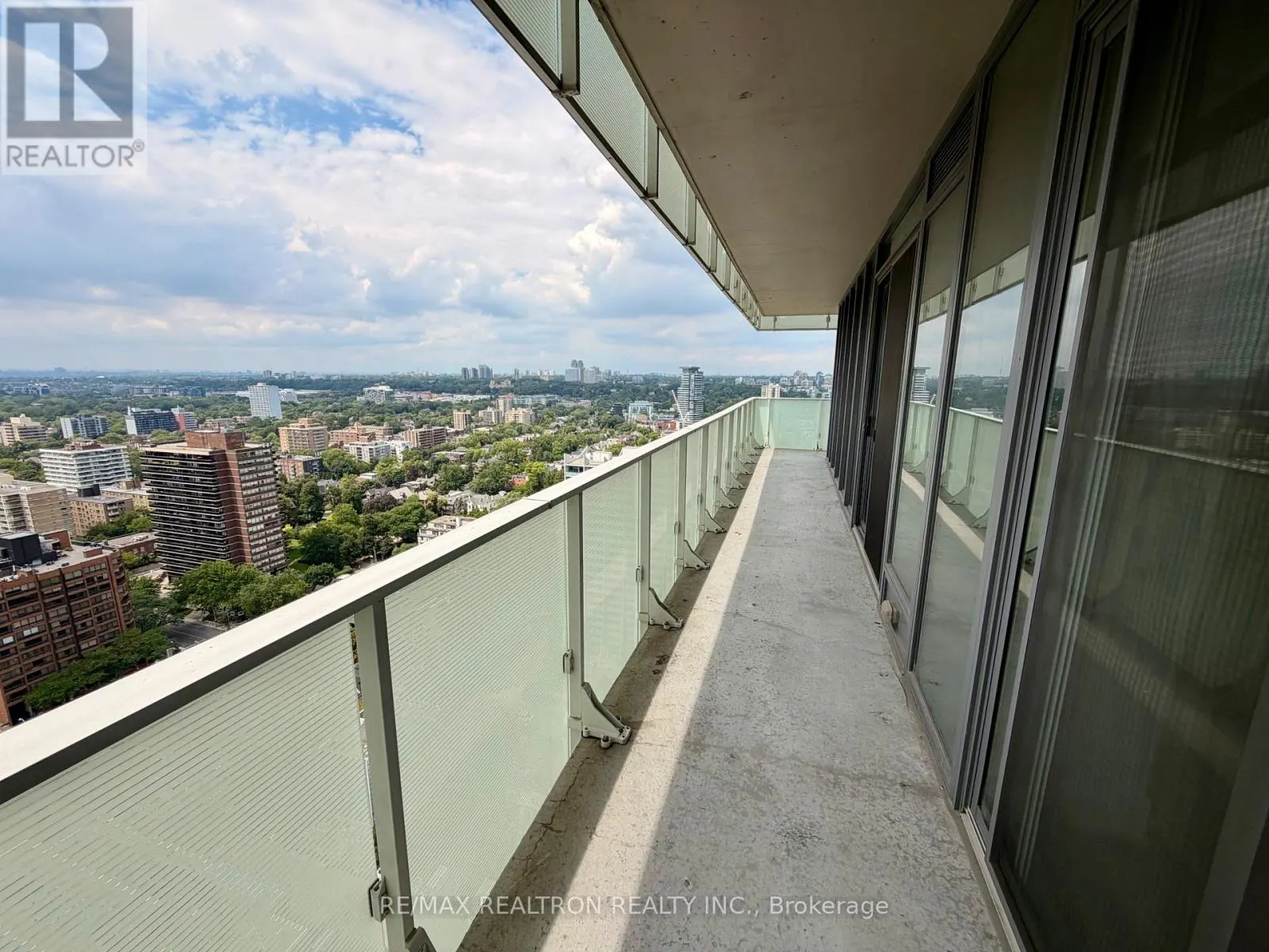 2806 - 200 BLOOR STREET W