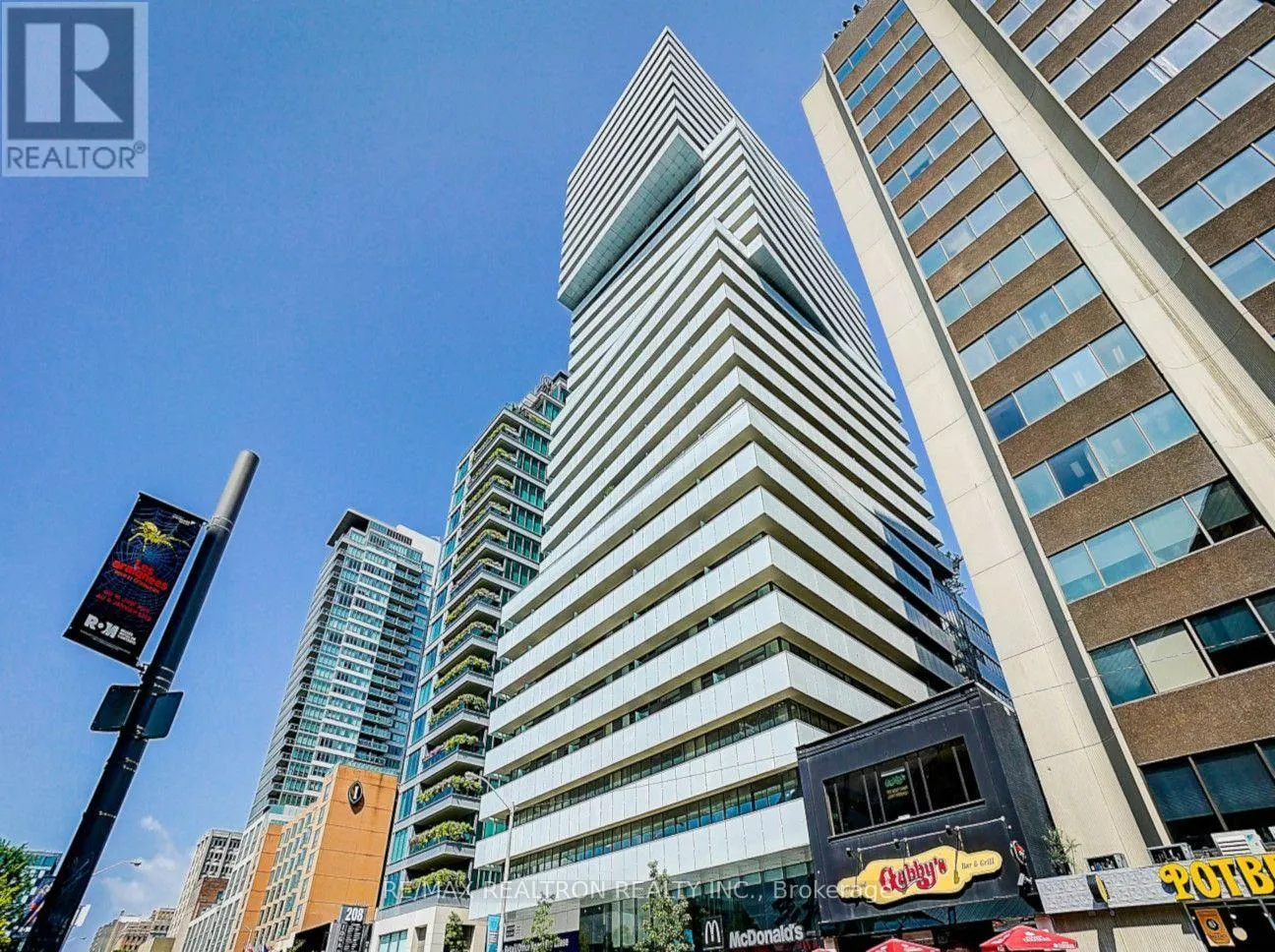 2806 - 200 BLOOR STREET W