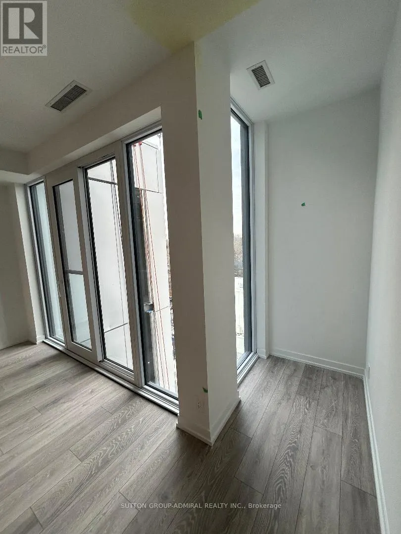 917 - 2020 BATHURST STREET