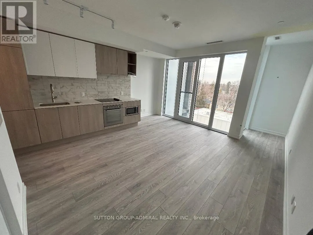917 - 2020 BATHURST STREET