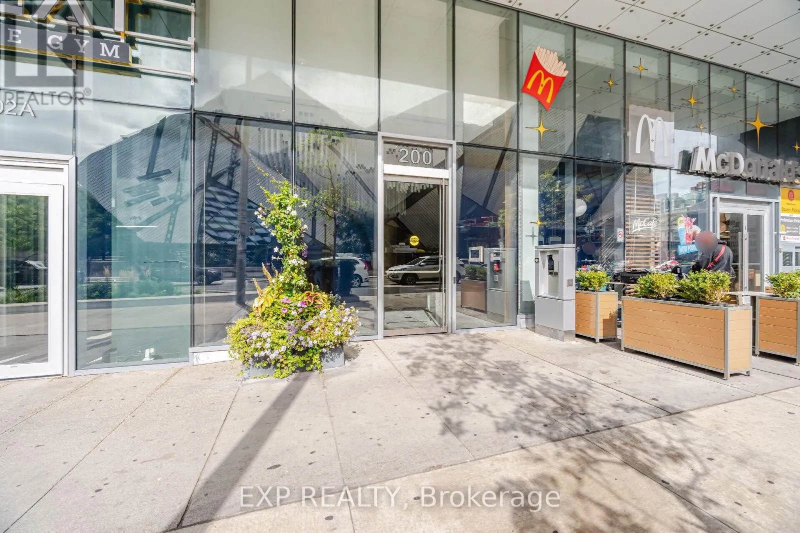 2505 - 200 BLOOR STREET W