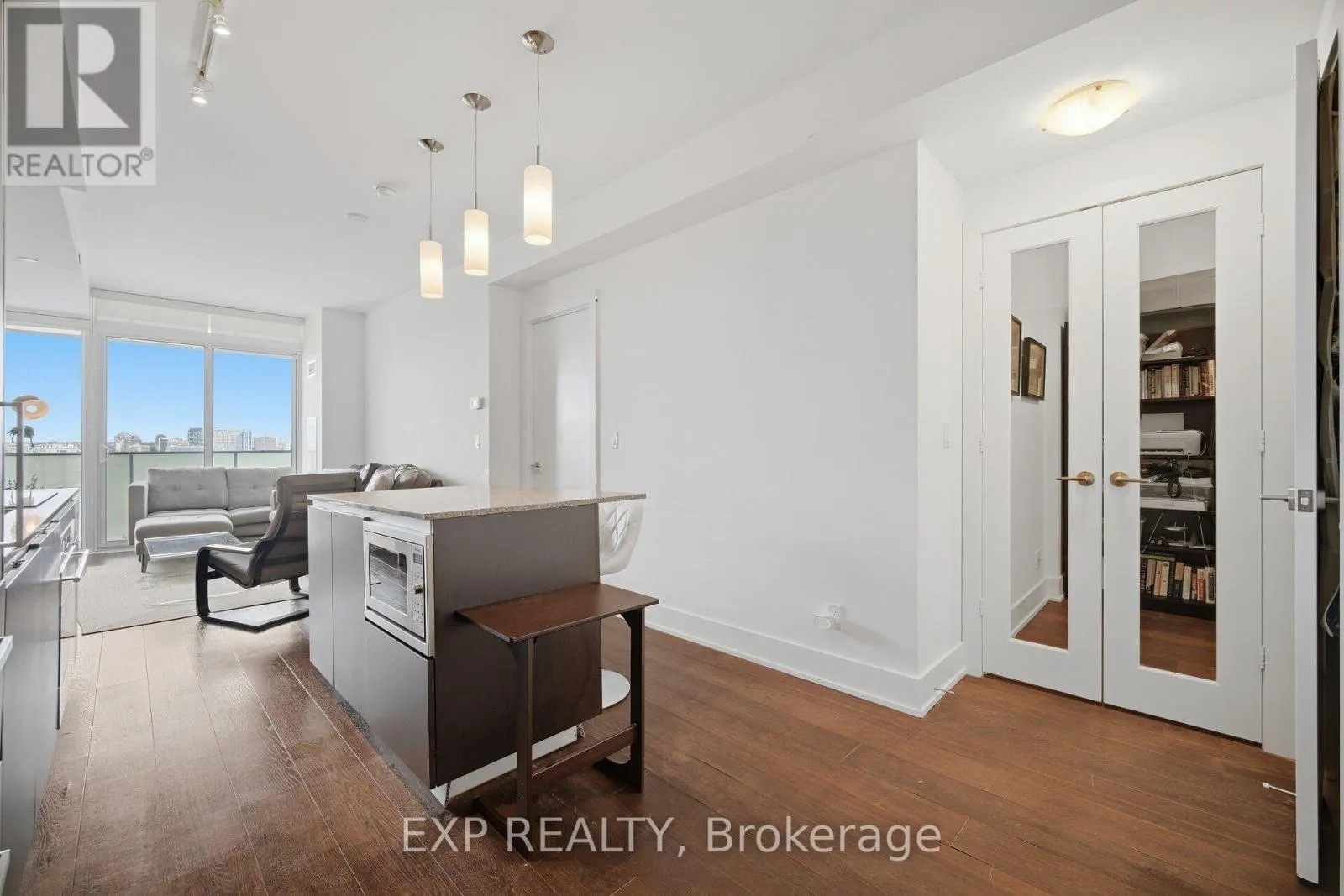 2505 - 200 BLOOR STREET W