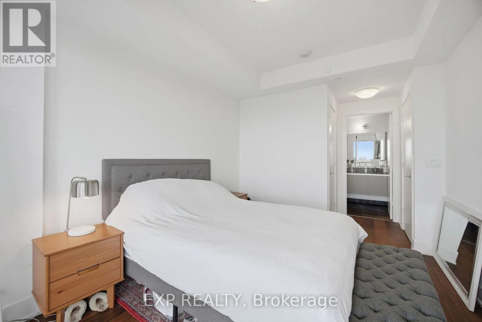 2505 - 200 BLOOR STREET W
