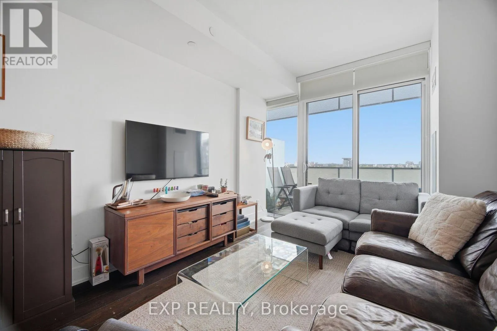 2505 - 200 BLOOR STREET W