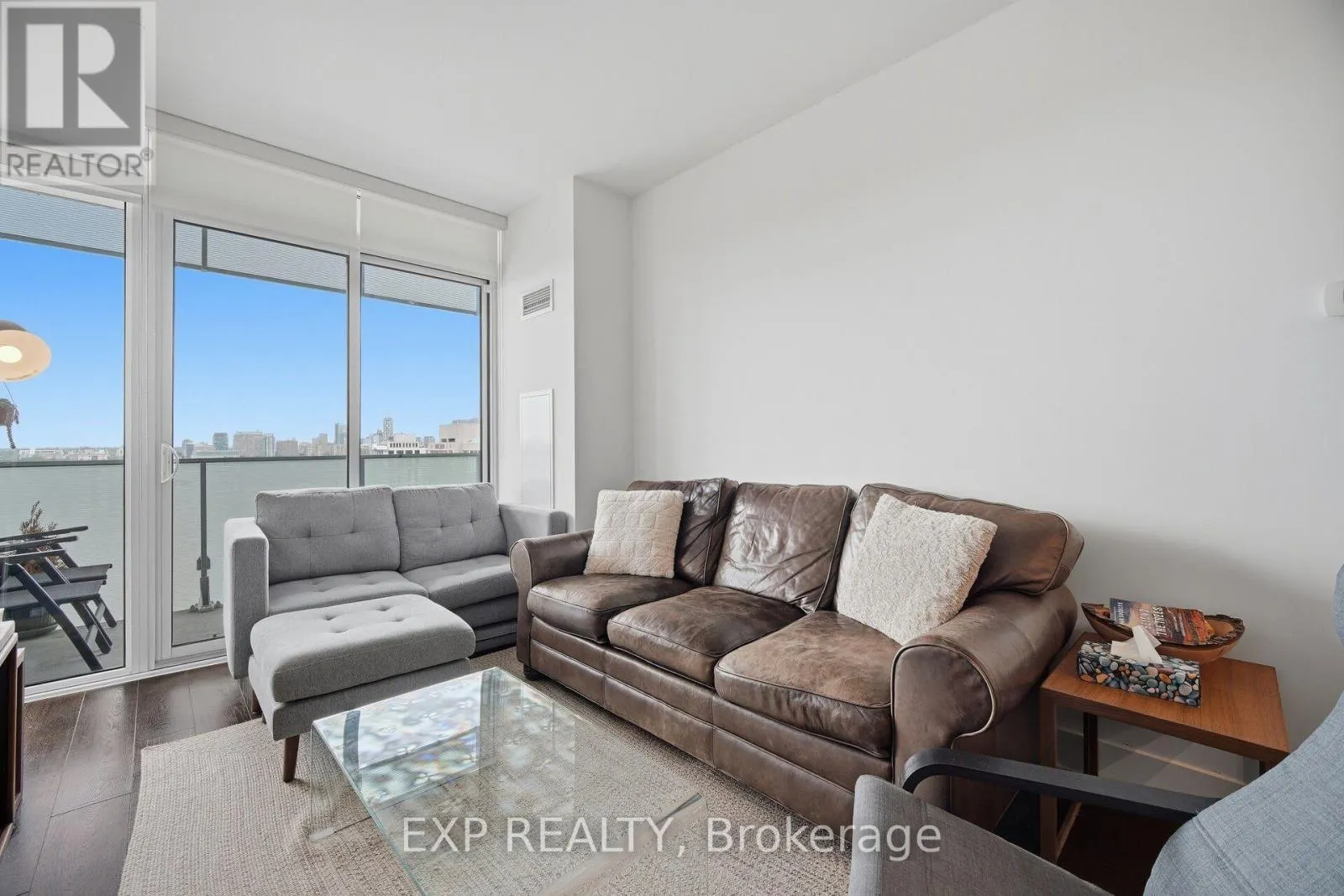 2505 - 200 BLOOR STREET W