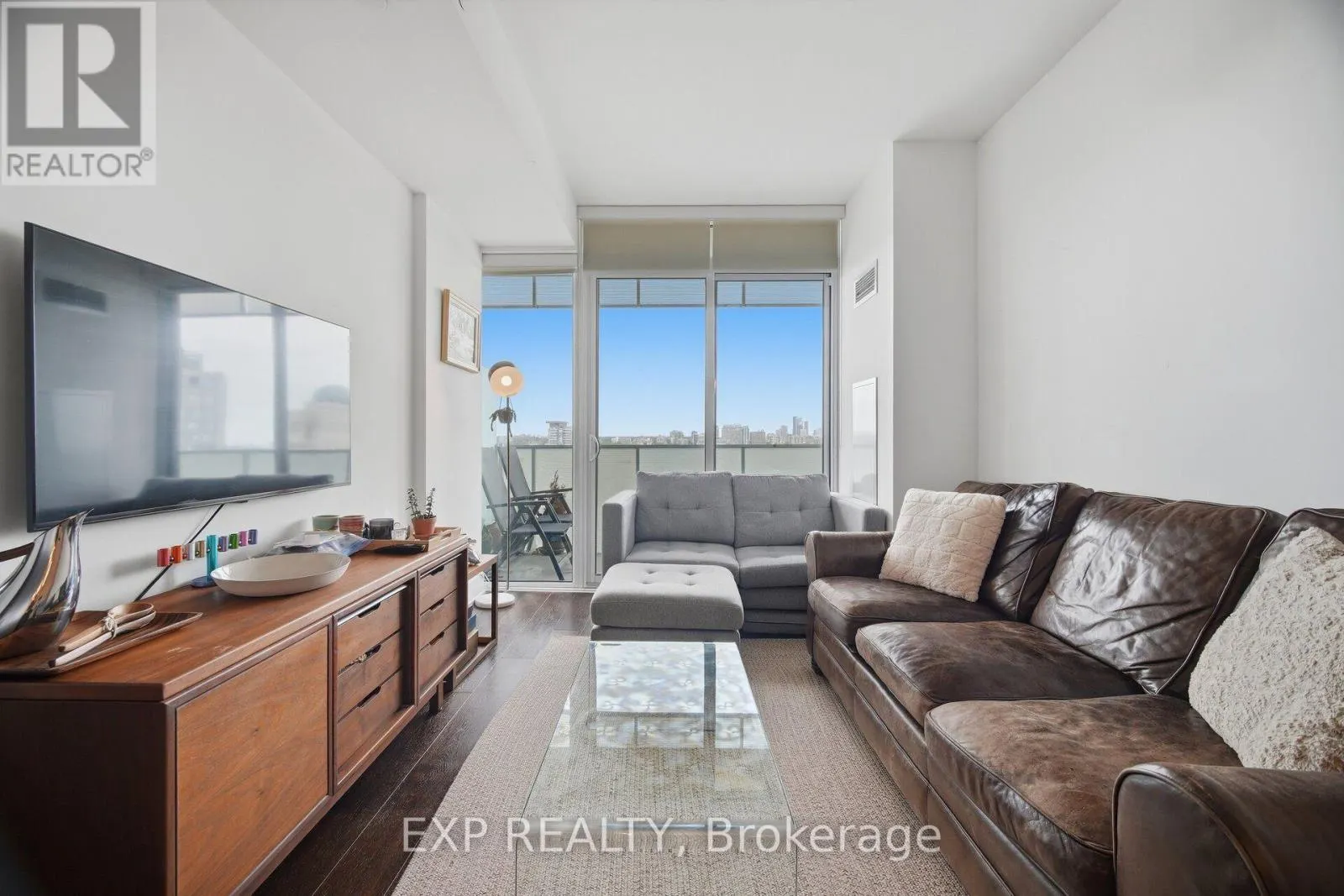 2505 - 200 BLOOR STREET W