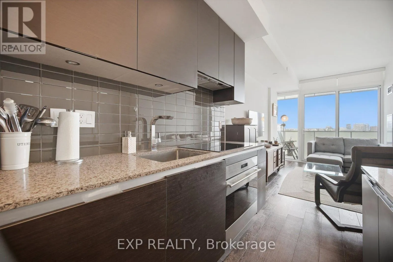 2505 - 200 BLOOR STREET W