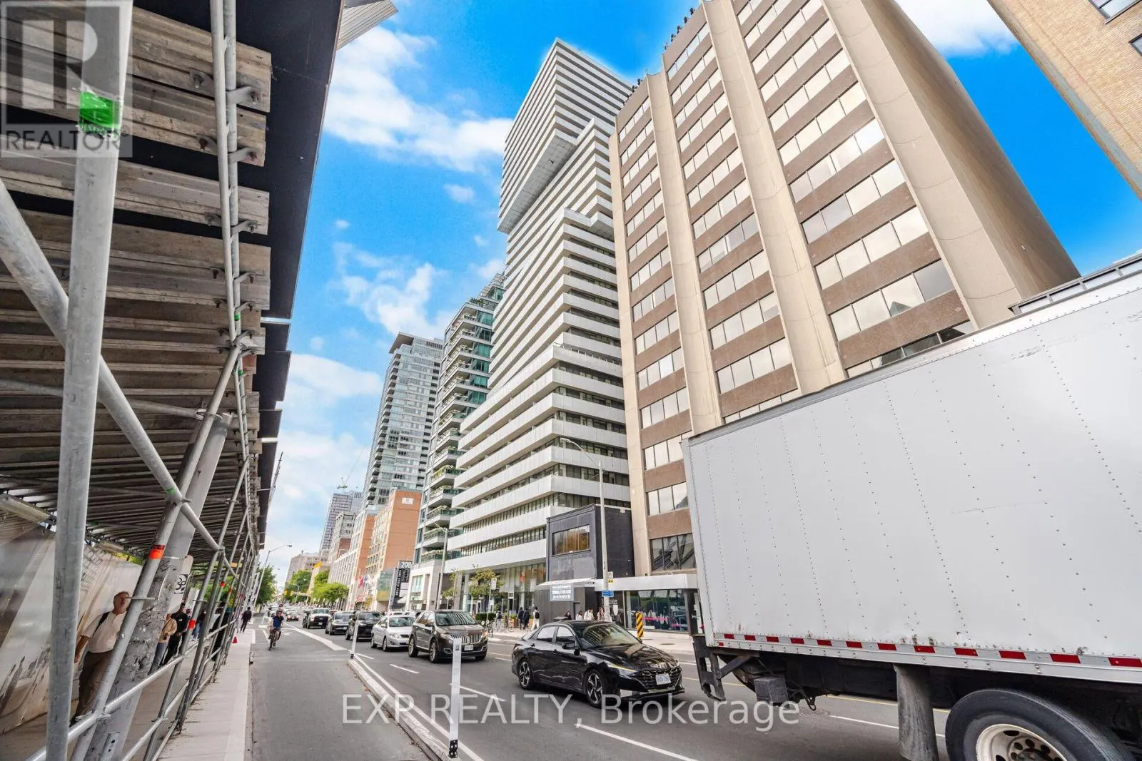 2505 - 200 BLOOR STREET W