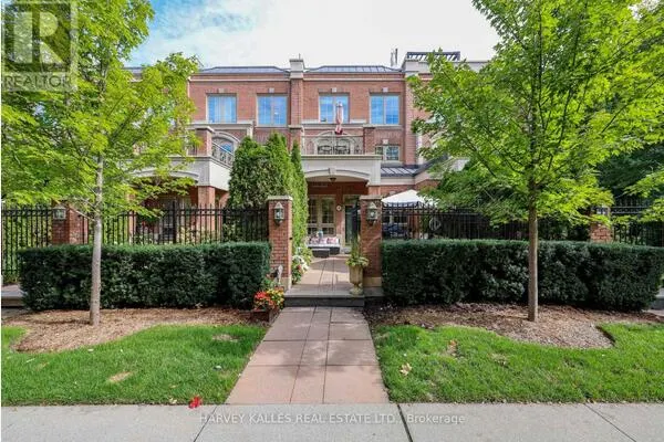TH9 - 21 BURKEBROOK PLACE