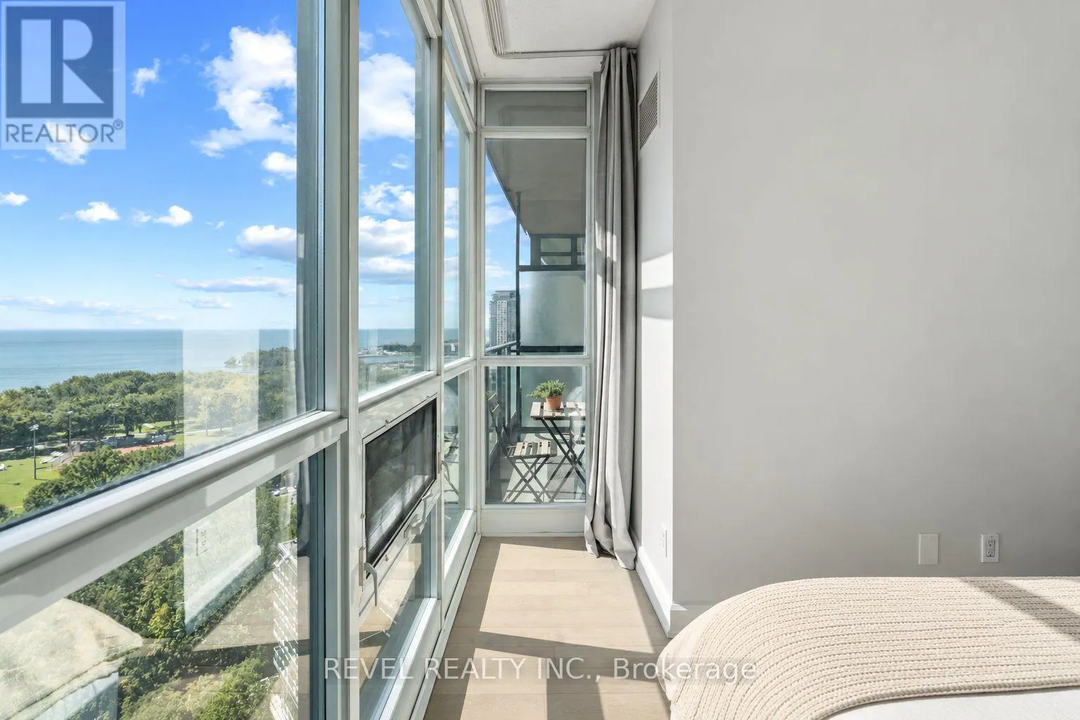 2001 - 231 FORT YORK BOULEVARD