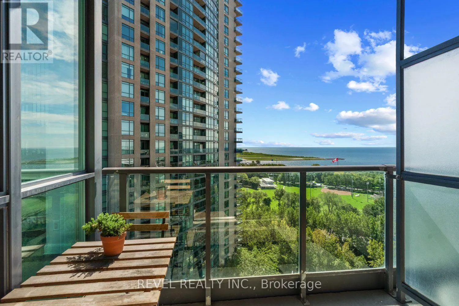 2001 - 231 FORT YORK BOULEVARD