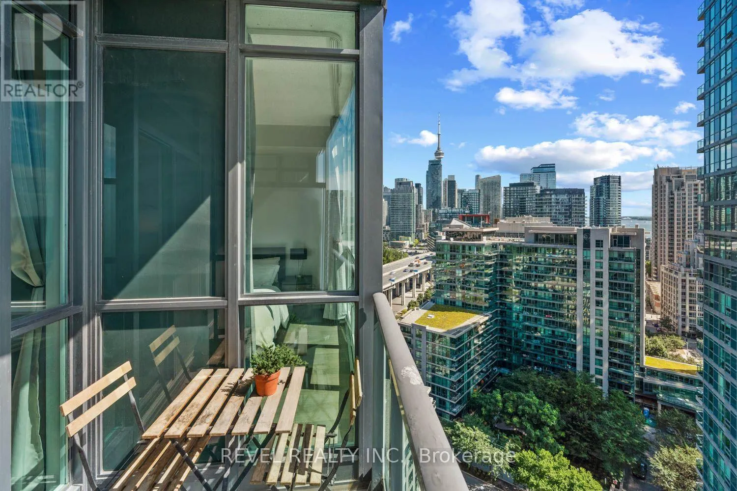 2001 - 231 FORT YORK BOULEVARD