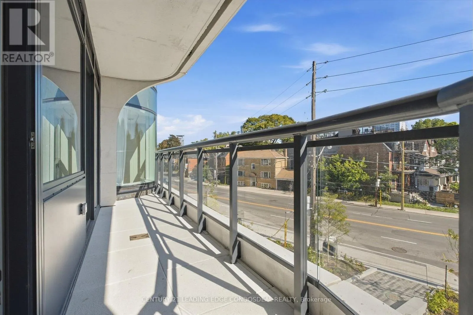 207 - 322 DUPONT STREET