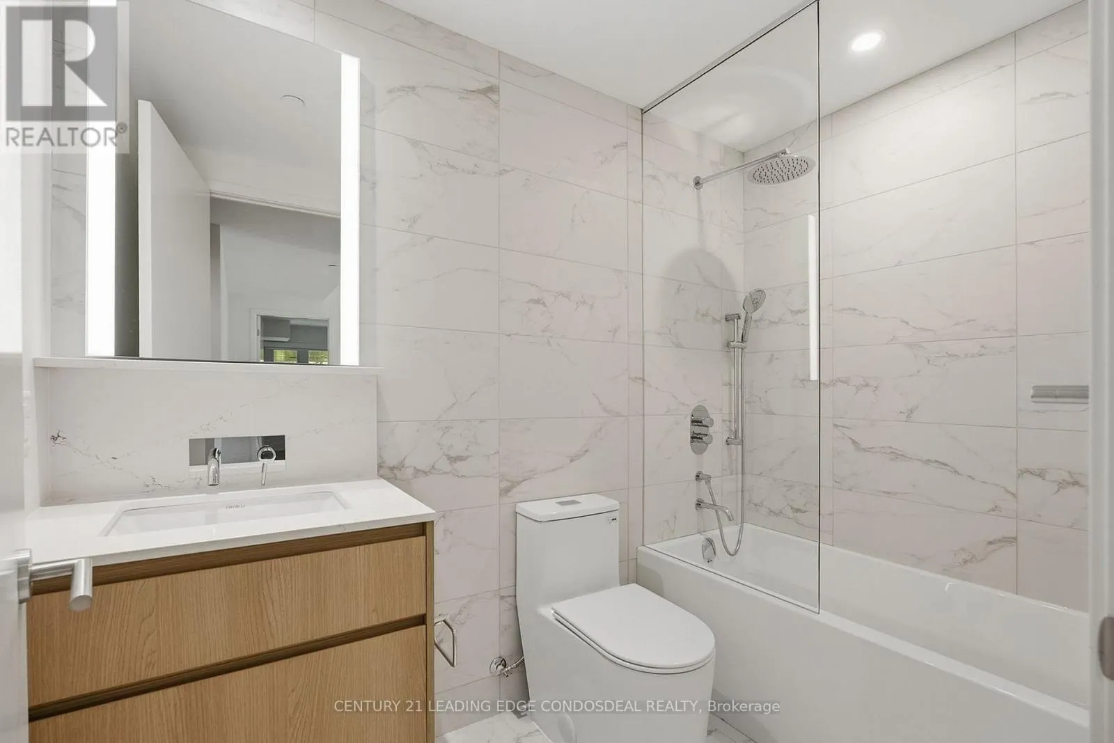 207 - 322 DUPONT STREET
