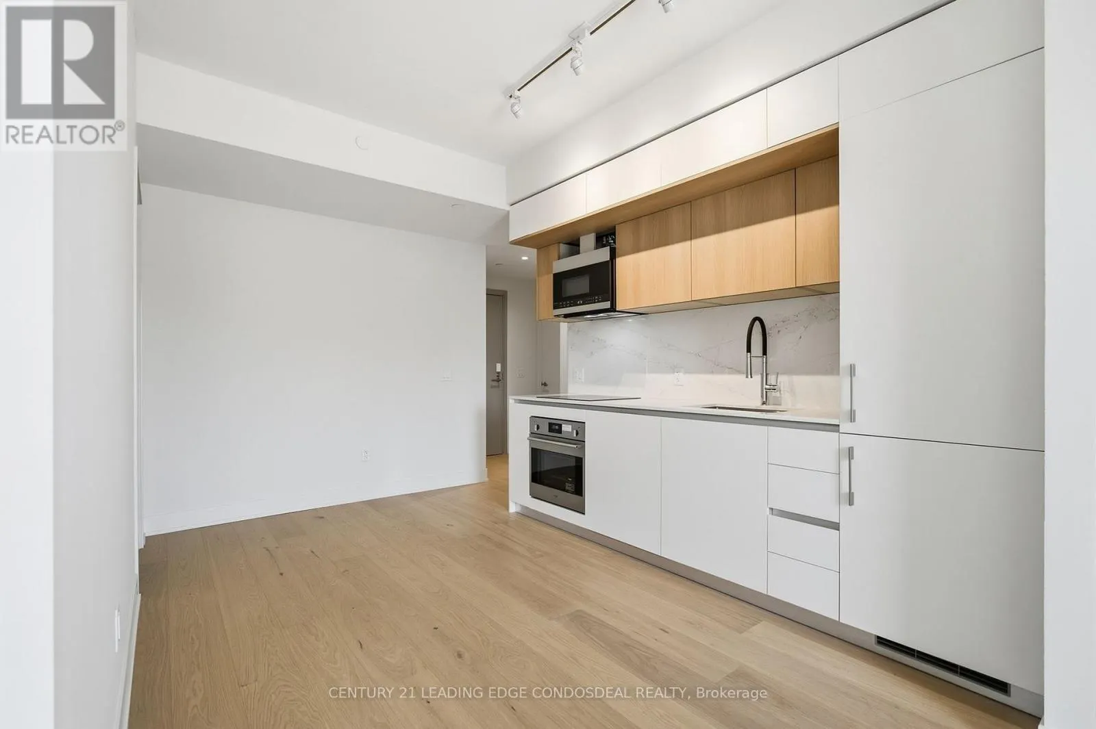207 - 322 DUPONT STREET