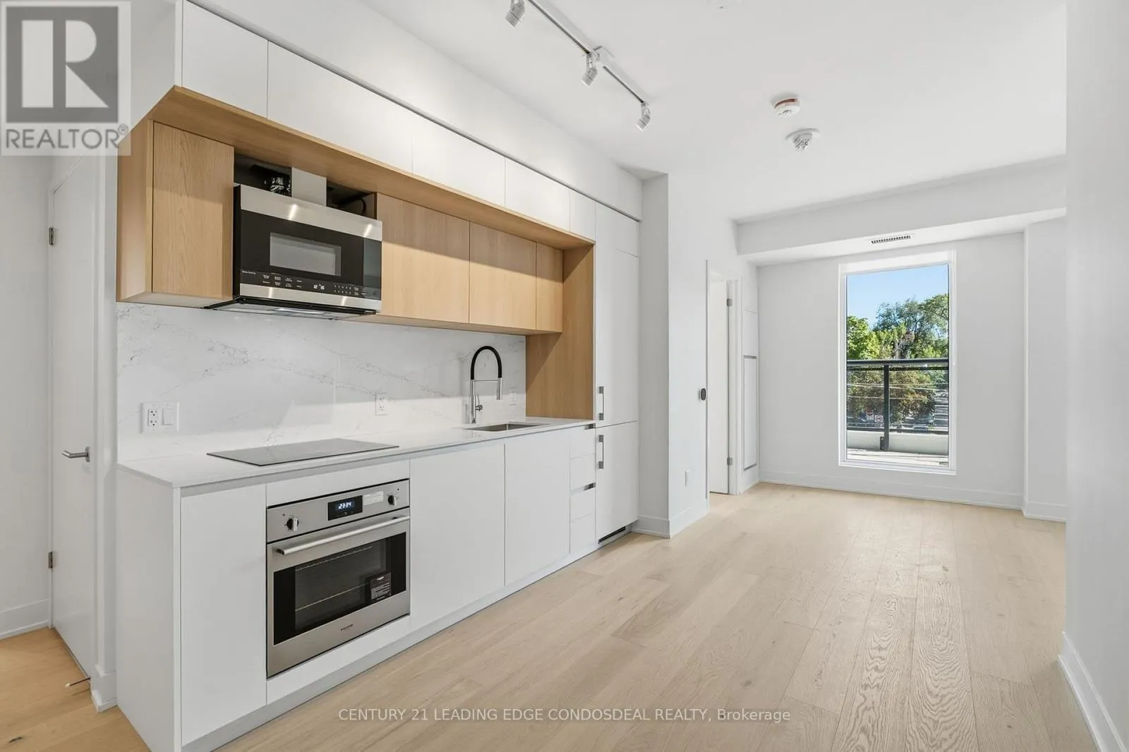 207 - 322 DUPONT STREET